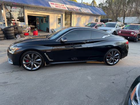 Used 2018 INFINITI Q60 Red Sport 400 w/ Pro Active Package image 12