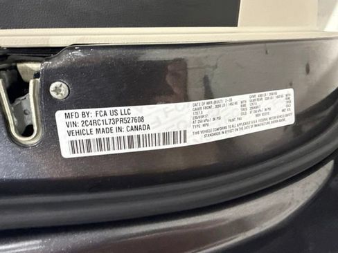 Used 2023 Chrysler Pacifica Touring-L FWD image 34