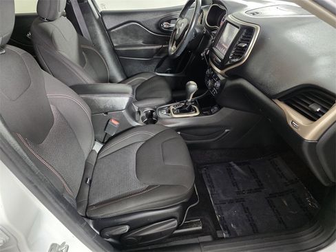 Used 2017 Jeep Cherokee Latitude w/ Comfort & Sound Group image 33