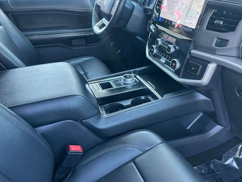 Certified 2022 Ford Expedition Max XLT image 19