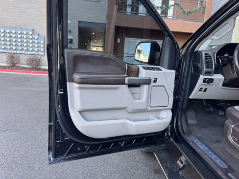 Used 2019 Ford F150 Limited image 24