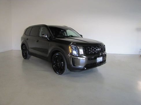 Used 2022 Kia Telluride EX w/ EX Premium Package image 3