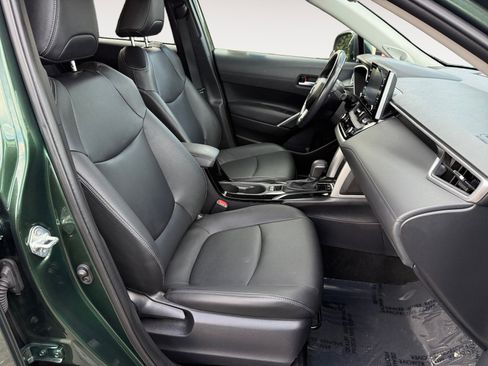 Used 2022 Toyota Corolla Cross XLE image 19