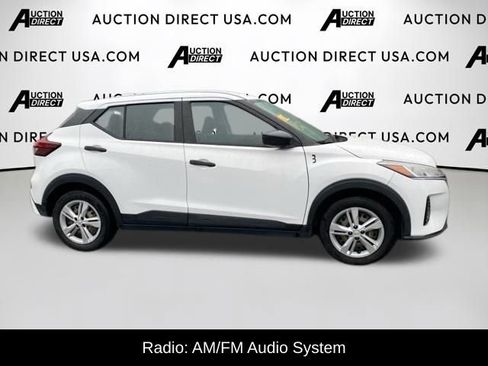 Used 2022 Nissan Kicks S image 2