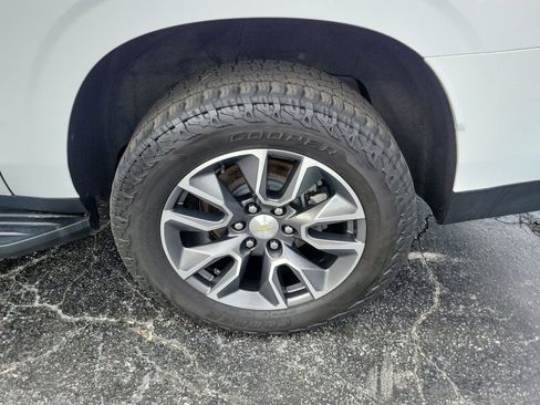 Used 2021 Chevrolet Suburban LT RWD image 9