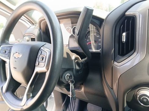 Certified 2022 Chevrolet Silverado 2500 Custom w/ Custom Convenience Package AWD/4WD image 18