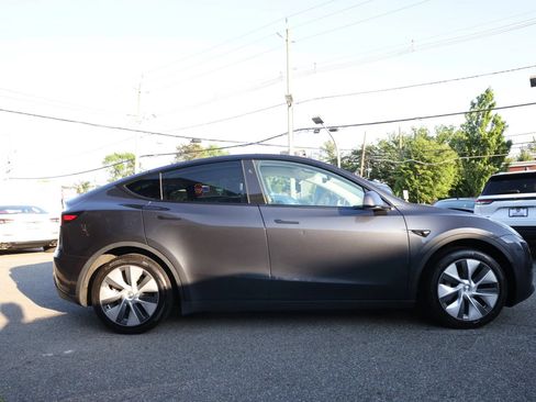Used 2024 Tesla Model Y Long Range AWD/4WD image 4