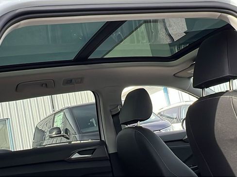 New 2026 Volkswagen Taos SE image 12