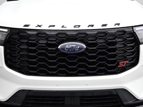 Used 2025 Ford Explorer ST w/ Sun And Sound Package AWD/4WD image 6