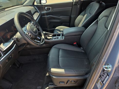 Used 2024 Kia Sorento S FWD image 5