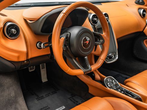 Used 2017 McLaren 570S image 13