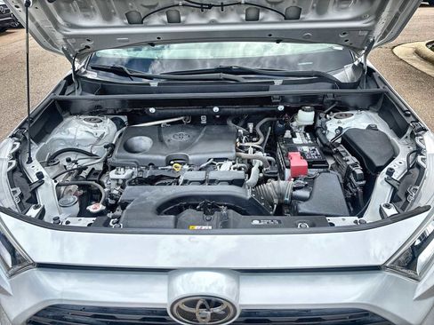 Used 2019 Toyota RAV4 XLE AWD/4WD image 13
