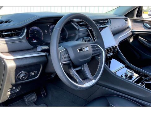 Used 2023 Jeep Grand Cherokee L Limited AWD/4WD image 13