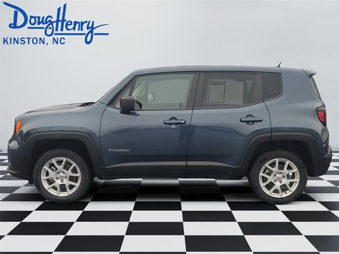 Used 2023 Jeep Renegade Latitude image 2