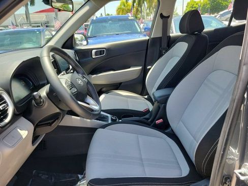 Certified 2025 Hyundai Venue SEL FWD image 12
