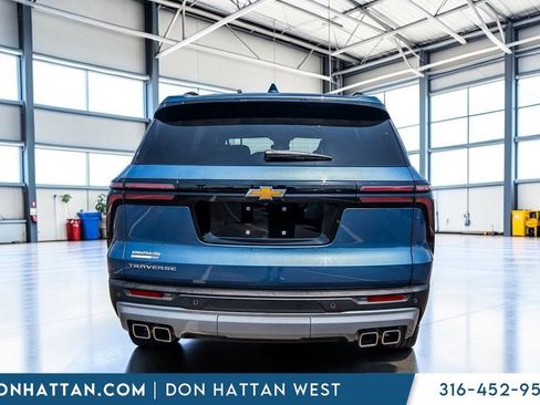 Used 2025 Chevrolet Traverse LT FWD image 33