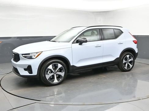 New 2026 Volvo XC40 B5 Plus w/ Protection Package Premier AWD/4WD image 4