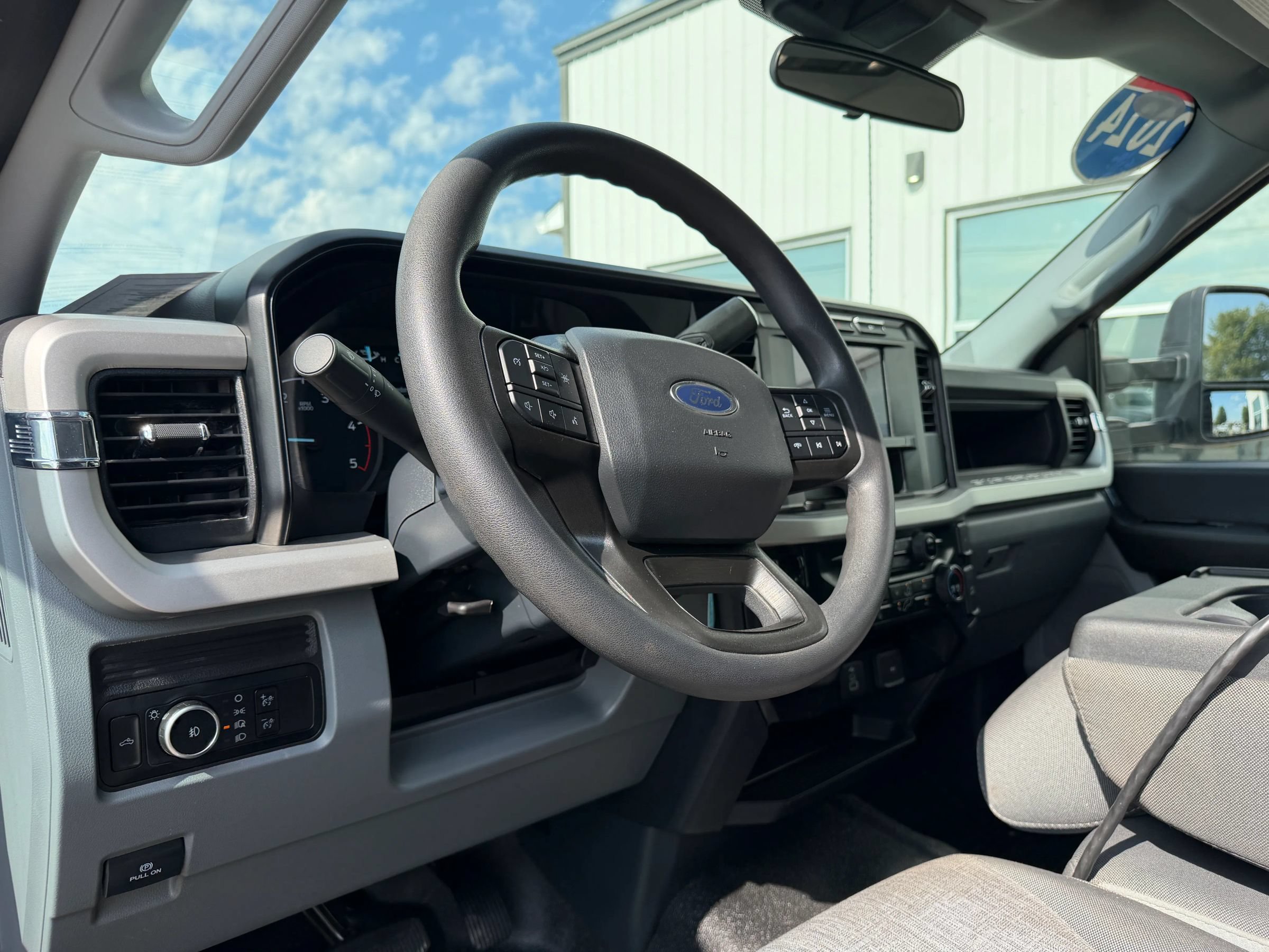 Used 2024 Ford F550 4x4 Regular Cab Super Duty image 21