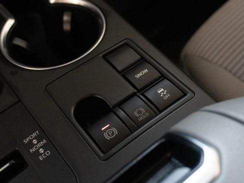 Used 2023 Toyota Highlander LE FWD image 30