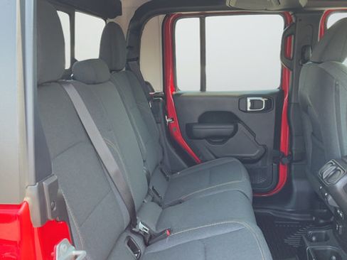 Used 2025 Jeep Gladiator Sport AWD/4WD image 22