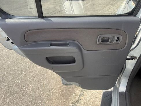Used 2001 Nissan Xterra SE image 19