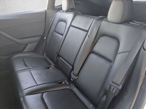 Used 2022 Tesla Model Y Long Range image 20