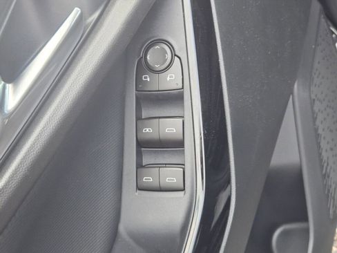 New 2026 Chevrolet Equinox LT w/ Safety and Technology Package FWD image 19