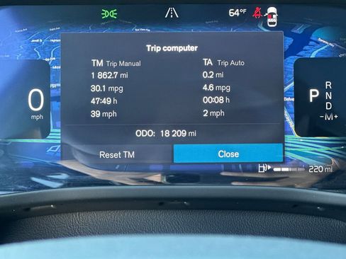 Certified 2025 Volvo XC40 B5 Plus AWD/4WD image 29