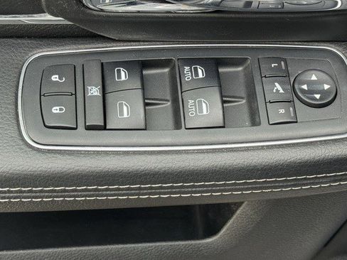 Used 2018 RAM 1500 Laramie image 12