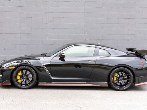 Used 2020 Nissan GT-R NISMO AWD/4WD image 4