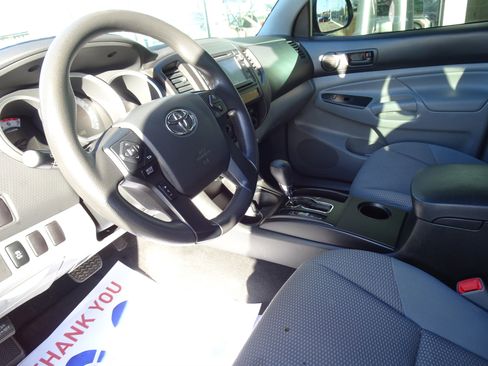 Used 2015 Toyota Tacoma image 12