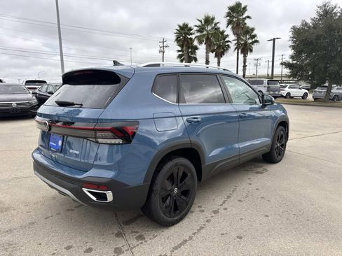 New 2026 Volkswagen Taos SE FWD image 4