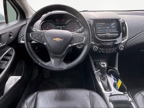 Used 2018 Chevrolet Cruze Premier image 10