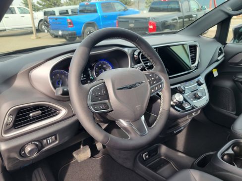 New 2026 Chrysler Voyager LX image 6