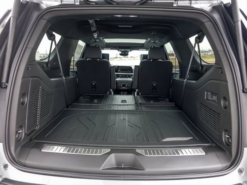 New 2026 Chevrolet Suburban Premier image 9