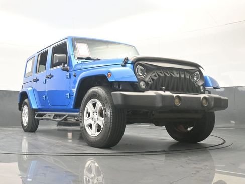 Used 2015 Jeep Wrangler Unlimited Sahara w/ Dual Top Group image 55