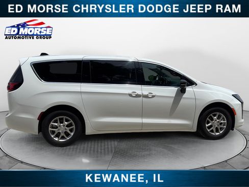 New 2027 Chrysler Pacifica Select w/ Family Tech Group FWD image 6