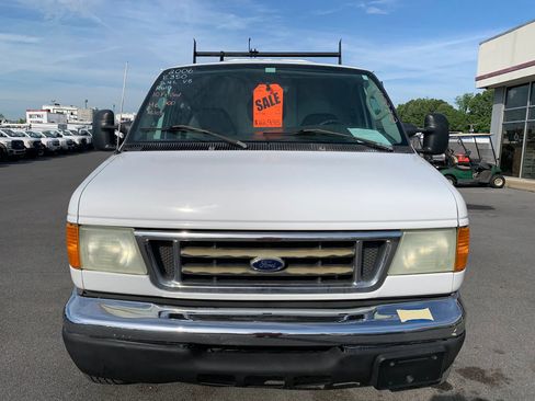 Used 2006 Ford E-350 and Econoline 350 Super Duty RWD image 2
