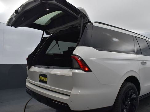 New 2025 Lincoln Navigator L Reserve w/ Jet Appearance Package image 22