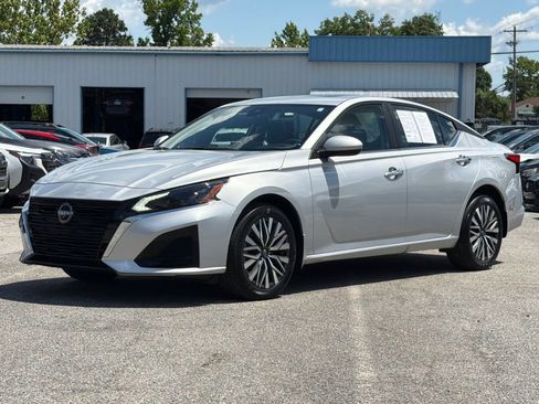 Used 2024 Nissan Altima 2.5 SV w/ SV Premium Package AWD/4WD image 2