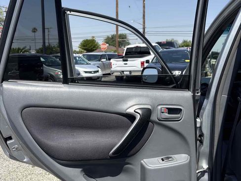 Used 2001 Toyota RAV4 2WD image 8