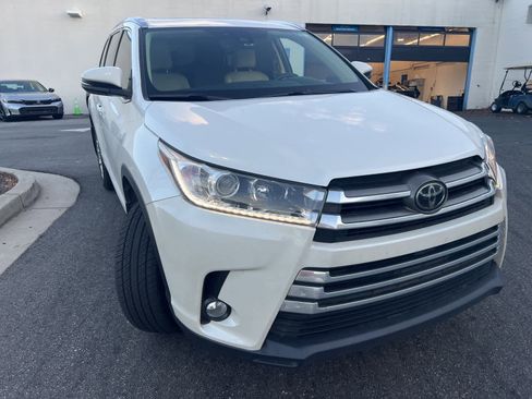 Used 2017 Toyota Highlander Limited image 13