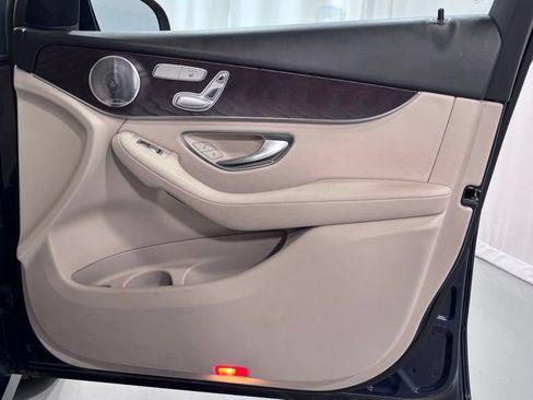 Used 2019 Mercedes-Benz GLC 300 4MATIC image 20