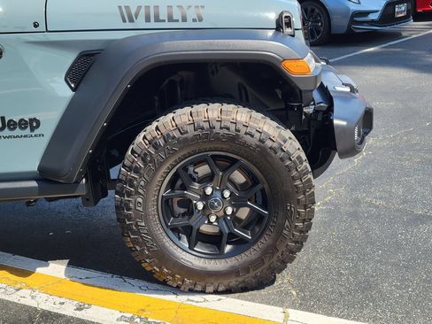 Used 2025 Jeep Wrangler Unlimited Sport AWD/4WD image 27