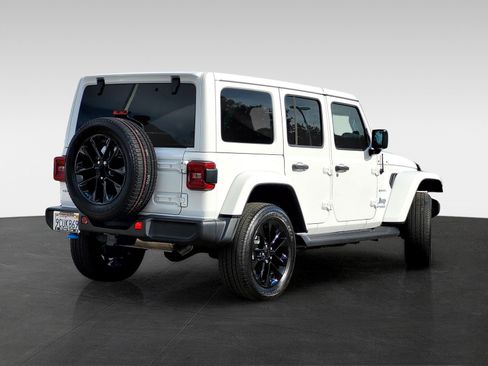 Used 2022 Jeep Wrangler Unlimited Sahara w/ Cold Weather Group image 4