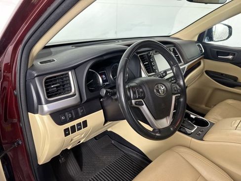 Used 2017 Toyota Highlander Limited image 14