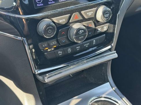 Used 2019 Jeep Grand Cherokee Limited AWD/4WD image 30