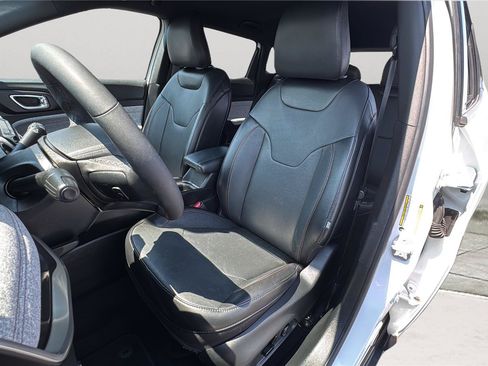 Used 2023 Jeep Compass Latitude AWD/4WD image 18
