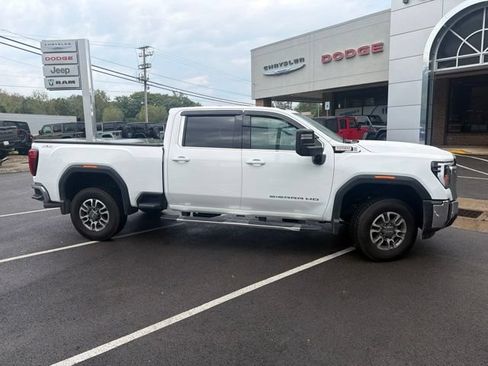 Used 2025 GMC Sierra 2500 SLE w/ SLE Value Package; AWD/4WD image 4