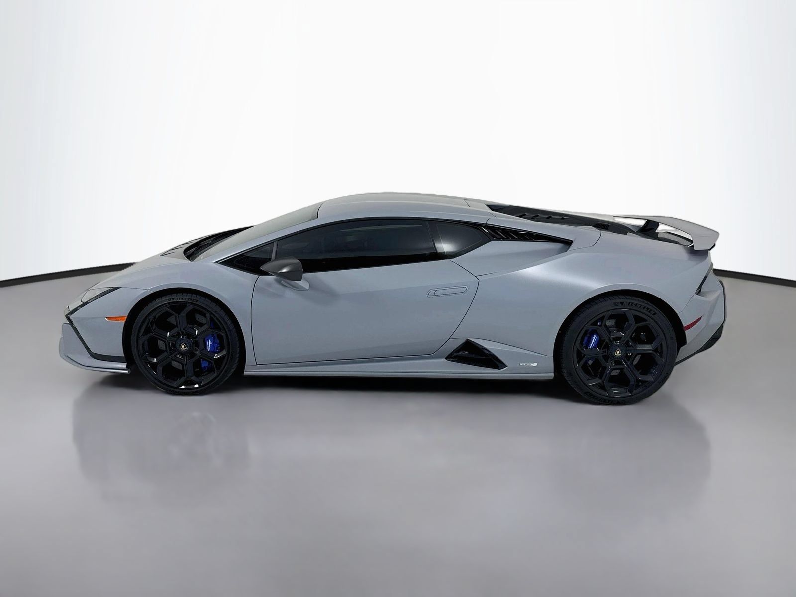 Used 2023 Lamborghini Huracan Tecnica RWD image 4
